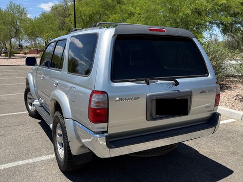 Used 2000 Toyota 4Runner SR5 AWD/4WD image 5