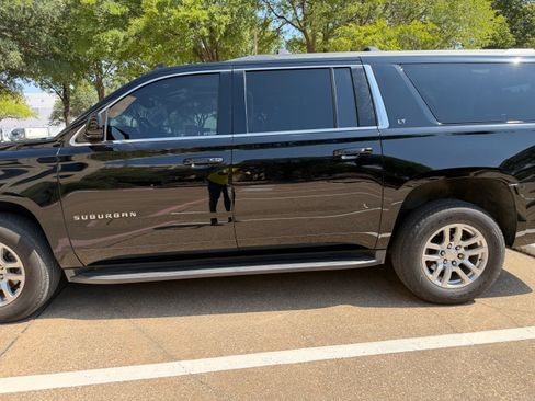 Used 2017 Chevrolet Suburban LT RWD image 19