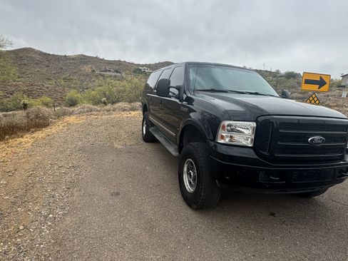 Used 2005 Ford Excursion Limited image 4