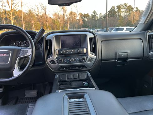 Used 2018 GMC Sierra 1500 SLT w/ SLT Premium Package image 9