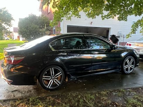 Used 2016 Honda Accord Touring image 4