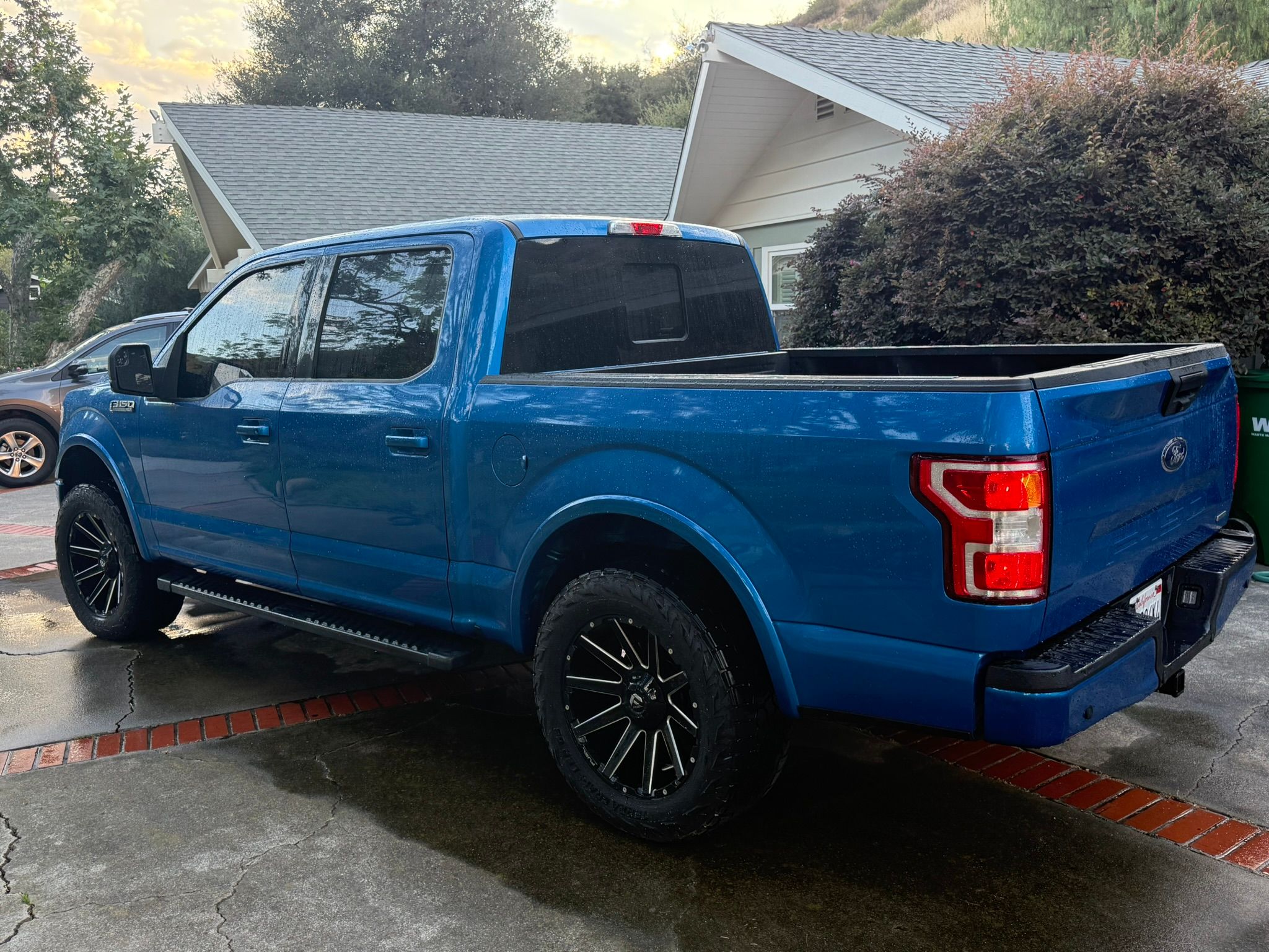 Used 2019 Ford F150 XLT w/ Equipment Group 302A Luxury AWD/4WD image 4