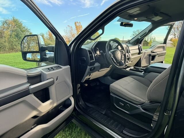 Used 2017 Ford F250 XLT w/ XLT Premium Package AWD/4WD image 13