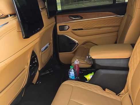 Used 2025 Jeep Grand Cherokee L Summit image 2