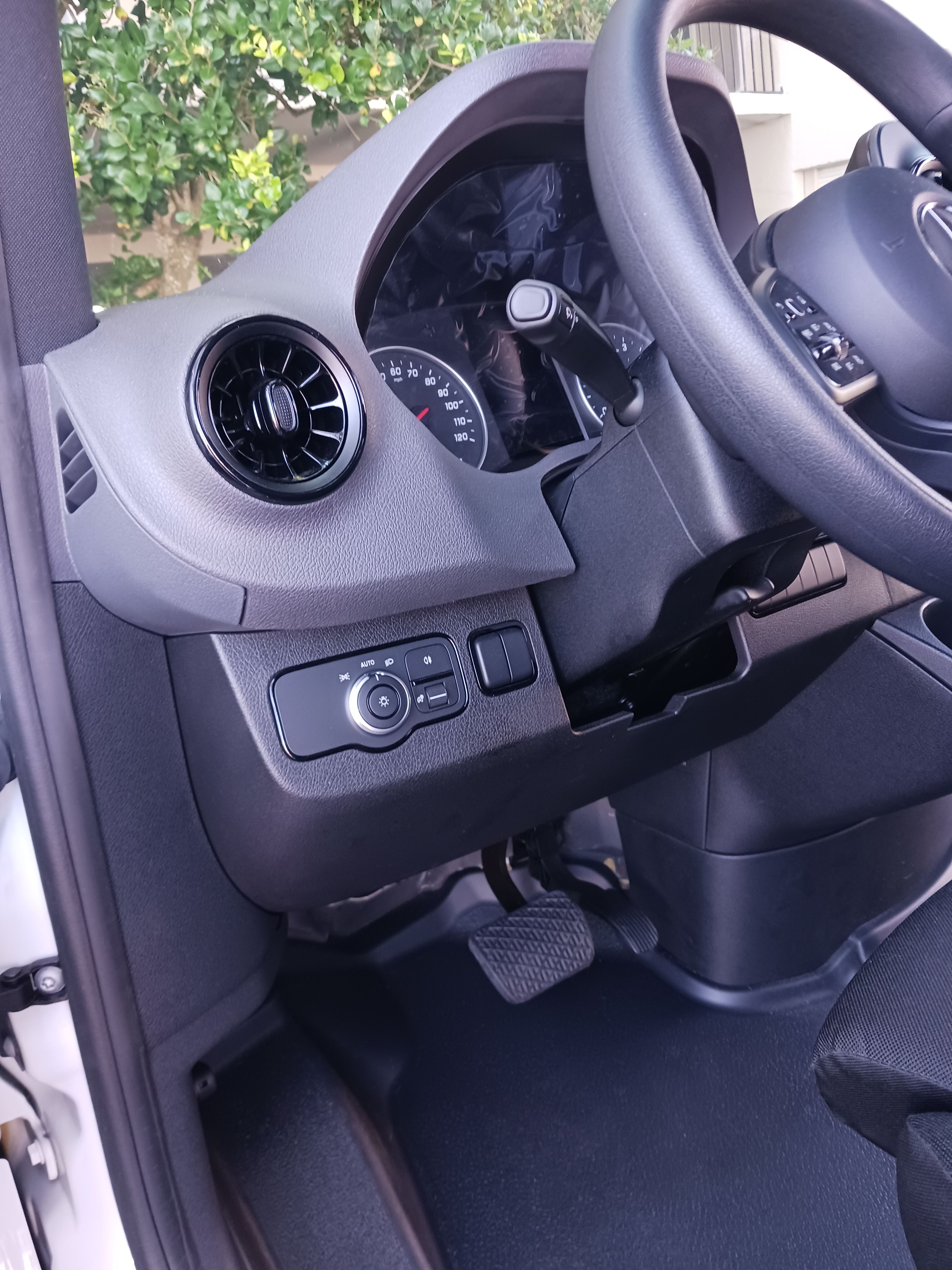Used 2024 Mercedes-Benz Sprinter 2500 image 16