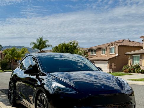 Used 2022 Tesla Model Y Performance image 2