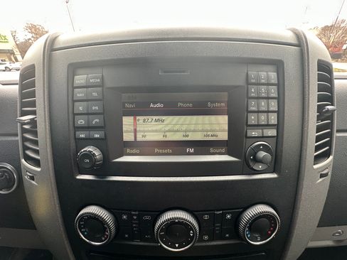 Used 2016 Mercedes-Benz Sprinter 2500 image 17