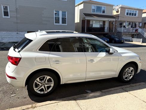 Used 2019 Audi Q5 2.0T Premium w/ Convenience Package image 2