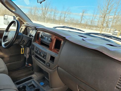 Used 2006 Dodge Ram 2500 Truck SLT image 9