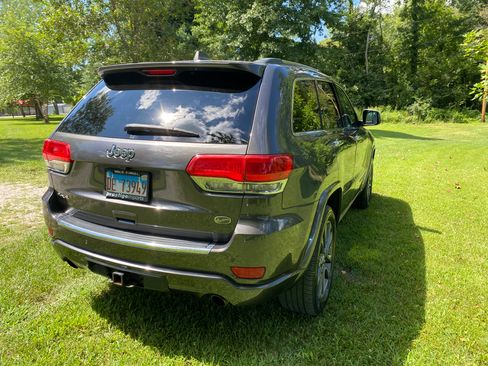 Used 2017 Jeep Grand Cherokee Overland AWD/4WD image 5