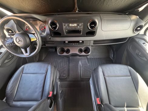 Used 2019 Mercedes-Benz Sprinter 2500 image 18