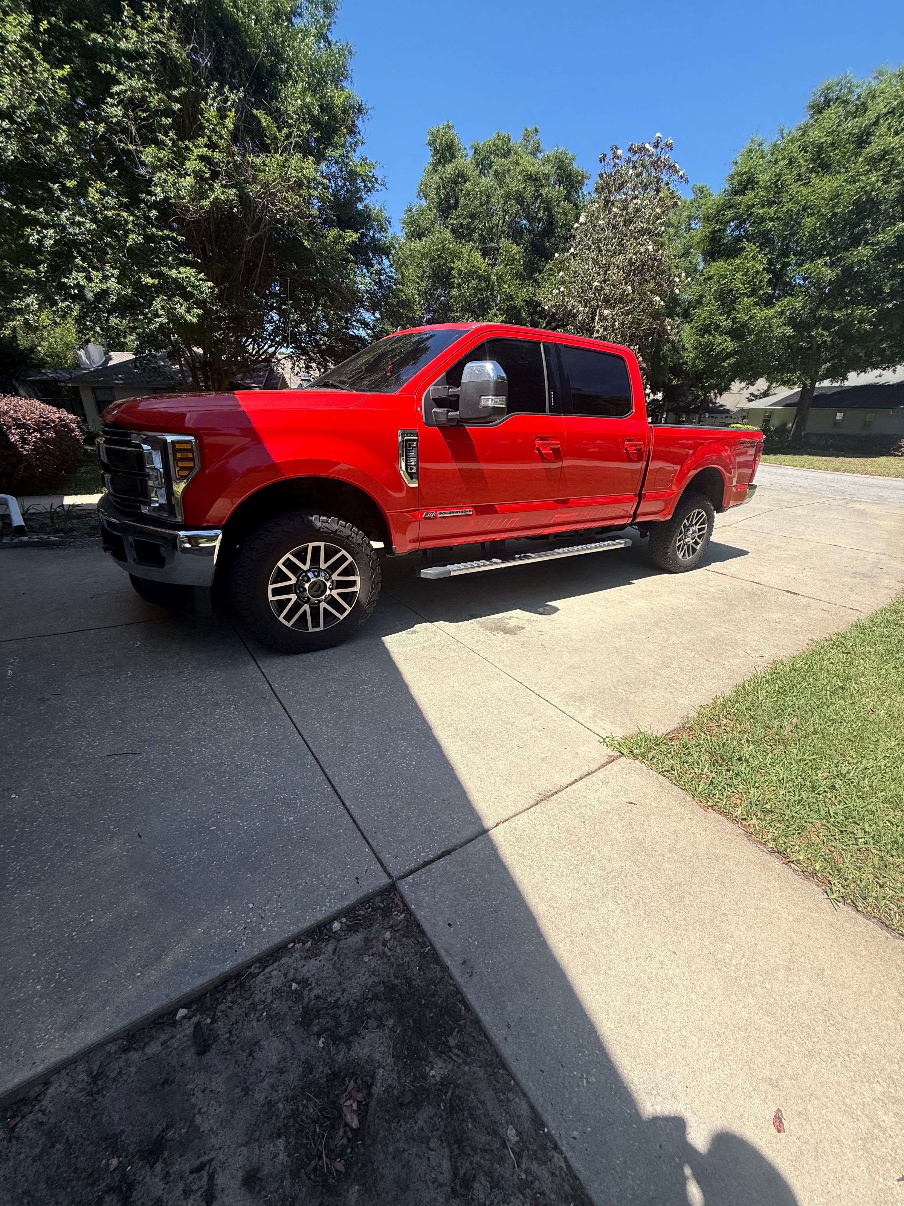 Used 2019 Ford F250 Lariat w/ Lariat Value Package AWD/4WD image 1