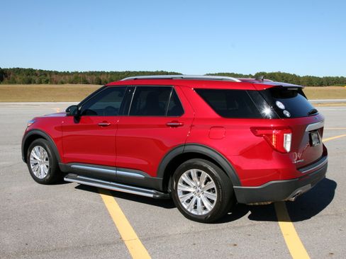 Used 2022 Ford Explorer Limited w/ Equipment Group 301A image 4