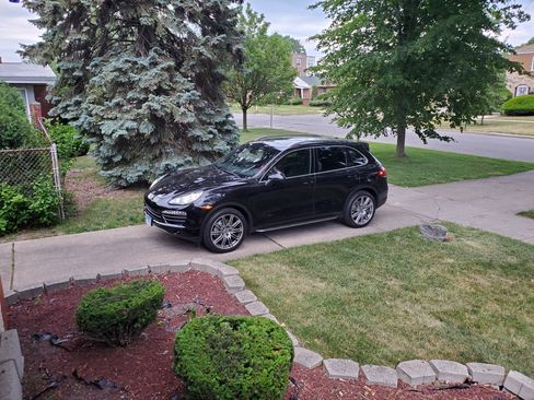 Used 2011 Porsche Cayenne S image 11