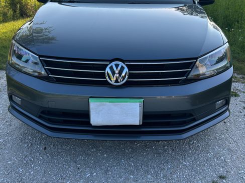 Used 2016 Volkswagen Jetta Sport FWD image 2