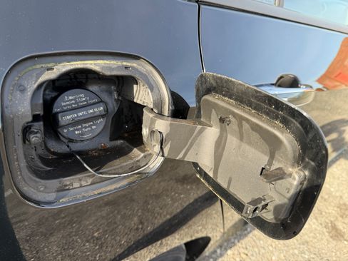 Used 2017 Chevrolet Volt LT w/ Comfort Package image 22