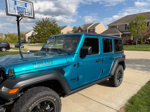 Used 2020 Jeep Wrangler Unlimited Sport AWD/4WD image 2