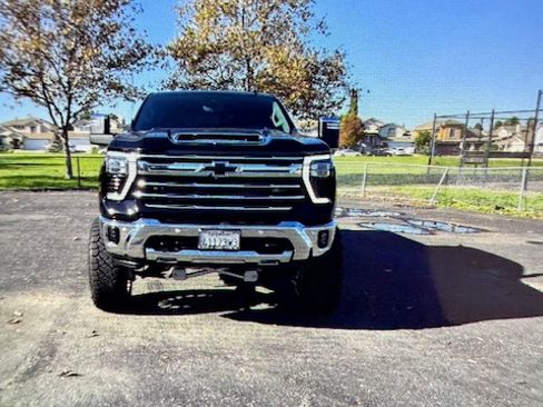 Used 2024 Chevrolet Silverado 2500 LTZ w/ LTZ Convenience Package image 16