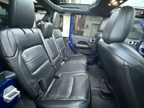 Used 2019 Jeep Wrangler Unlimited Sahara image 12