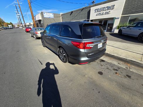 Used 2018 Honda Odyssey Elite image 2