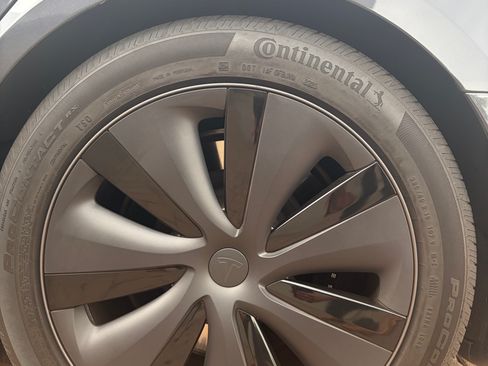 Used 2023 Tesla Model S Standard Range image 8