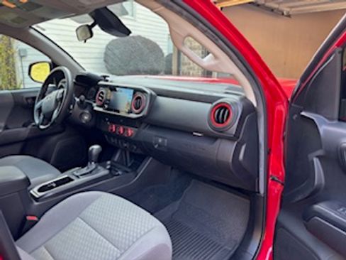 Used 2022 Toyota Tacoma SR image 11