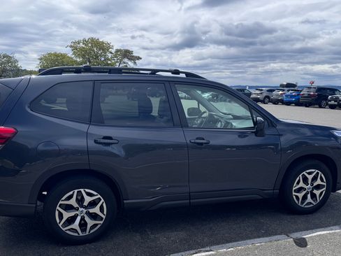 Used 2019 Subaru Forester Premium AWD/4WD image 11