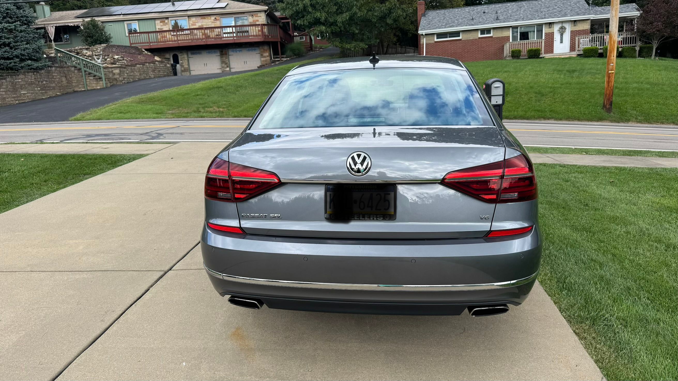 Used 2017 Volkswagen Passat 3.6 SEL Premium FWD image 4