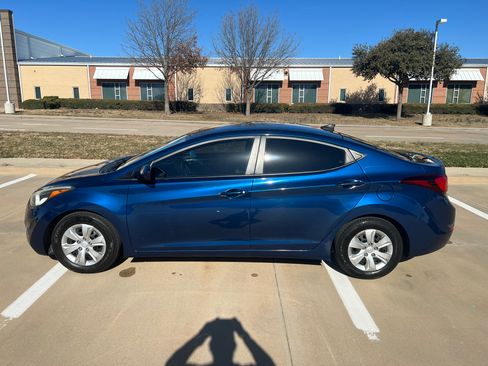 Used 2016 Hyundai Elantra SE image 1