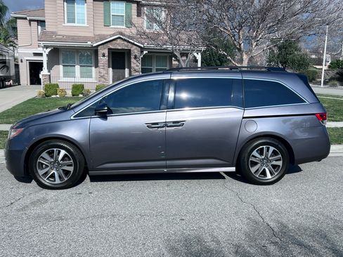 Used 2015 Honda Odyssey Touring Elite image 4