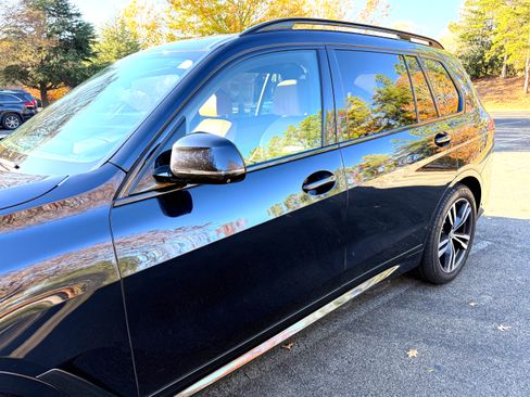 Used 2020 BMW X7 M50i image 4