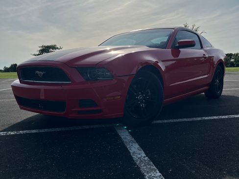 Used 2014 Ford Mustang Coupe RWD image 5