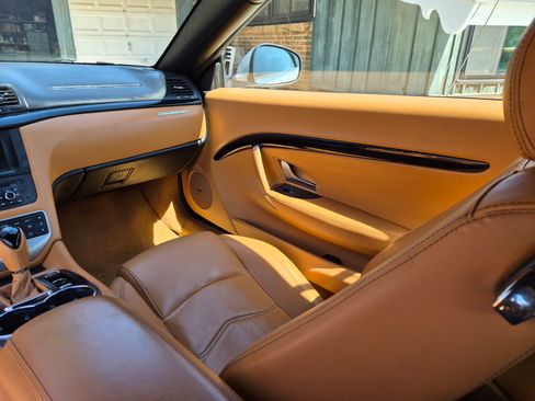 Used 2017 Maserati GranTurismo Convertible image 11