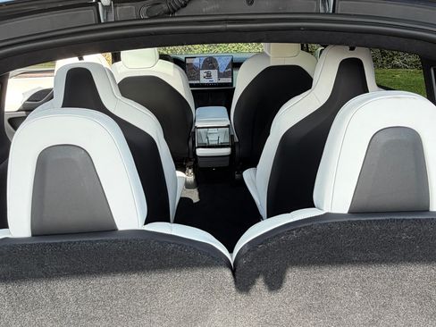 Used 2023 Tesla Model X AWD/4WD image 15