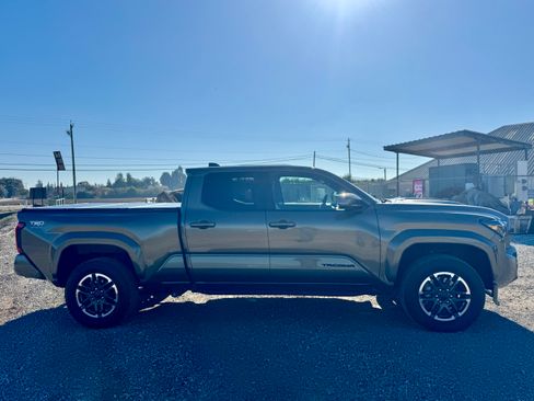 Used 2025 Toyota Tacoma TRD Sport image 11