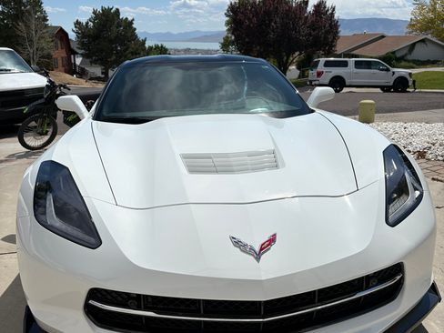 Used 2017 Chevrolet Corvette Stingray Coupe RWD image 2