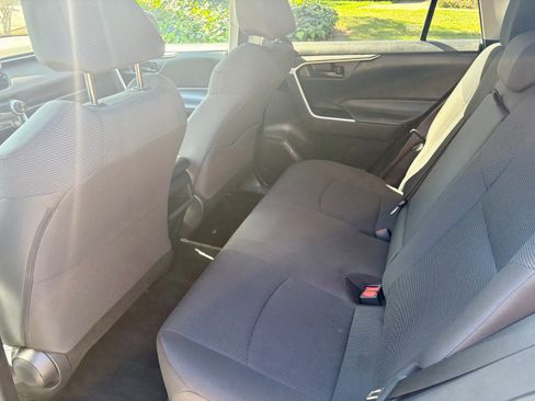 Used 2021 Toyota RAV4 LE image 12