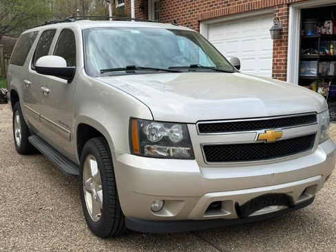 Used 2014 Chevrolet Suburban LT w/ Luxury Package image 5
