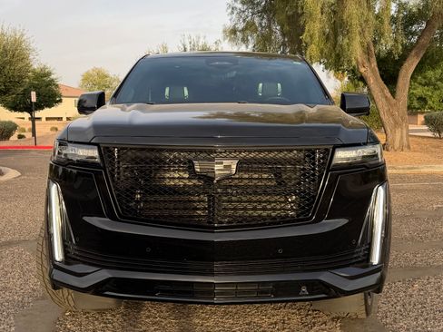 Used 2021 Cadillac Escalade Sport Platinum image 2