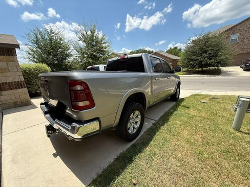 Used 2019 RAM 1500 Laramie AWD/4WD image 9