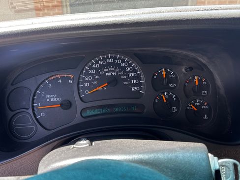 Used 2004 GMC Sierra 2500 SLE w/ Skid Plate Package image 5