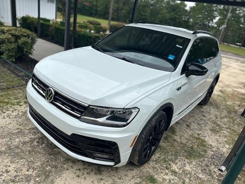 Used 2020 Volkswagen Tiguan SE R-Line FWD image 4