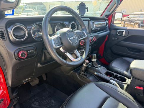 Used 2020 Jeep Wrangler Unlimited Sahara AWD/4WD image 16