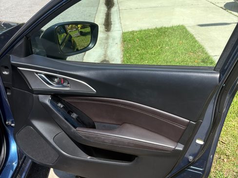 Used 2018 MAZDA MAZDA3 Touring image 12