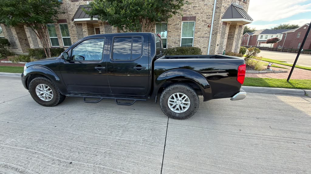Used 2019 Nissan Frontier SV RWD image 2