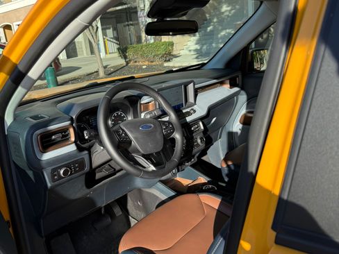 Used 2023 Ford Maverick Lariat w/ Lariat Luxury Package image 9