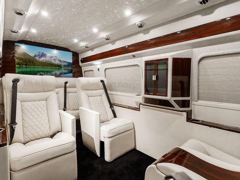 Used 2025 Mercedes-Benz Sprinter 2500 image 12