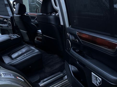 Used 2016 Lexus LX 570 4WD w/ Luxury Package image 26