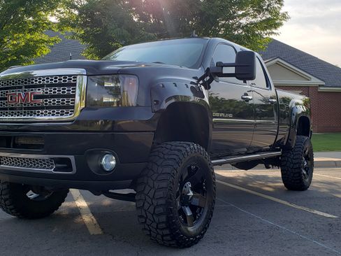 Used 2012 GMC Sierra 2500 Denali w/ Suspension Package, Off-Road AWD/4WD image 1