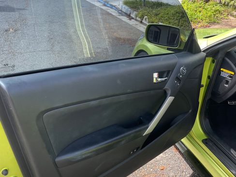 Used 2010 Hyundai Genesis 3.8 image 5